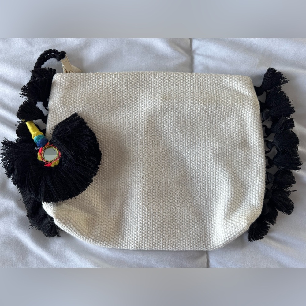 SHIRALEAH Chicago - White Woven Clutch with Black Tassels
